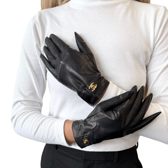 CHANEL Vintage CC Logo Turnlock Gloves #7.5 Black Gold Leather [106301] - Picture 1 of 10